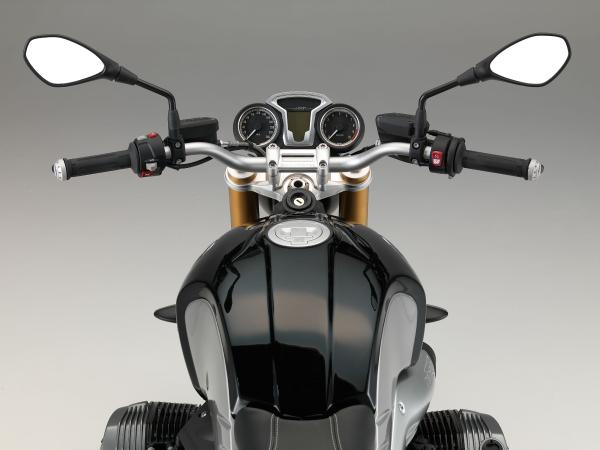 BMW R nineT clocks